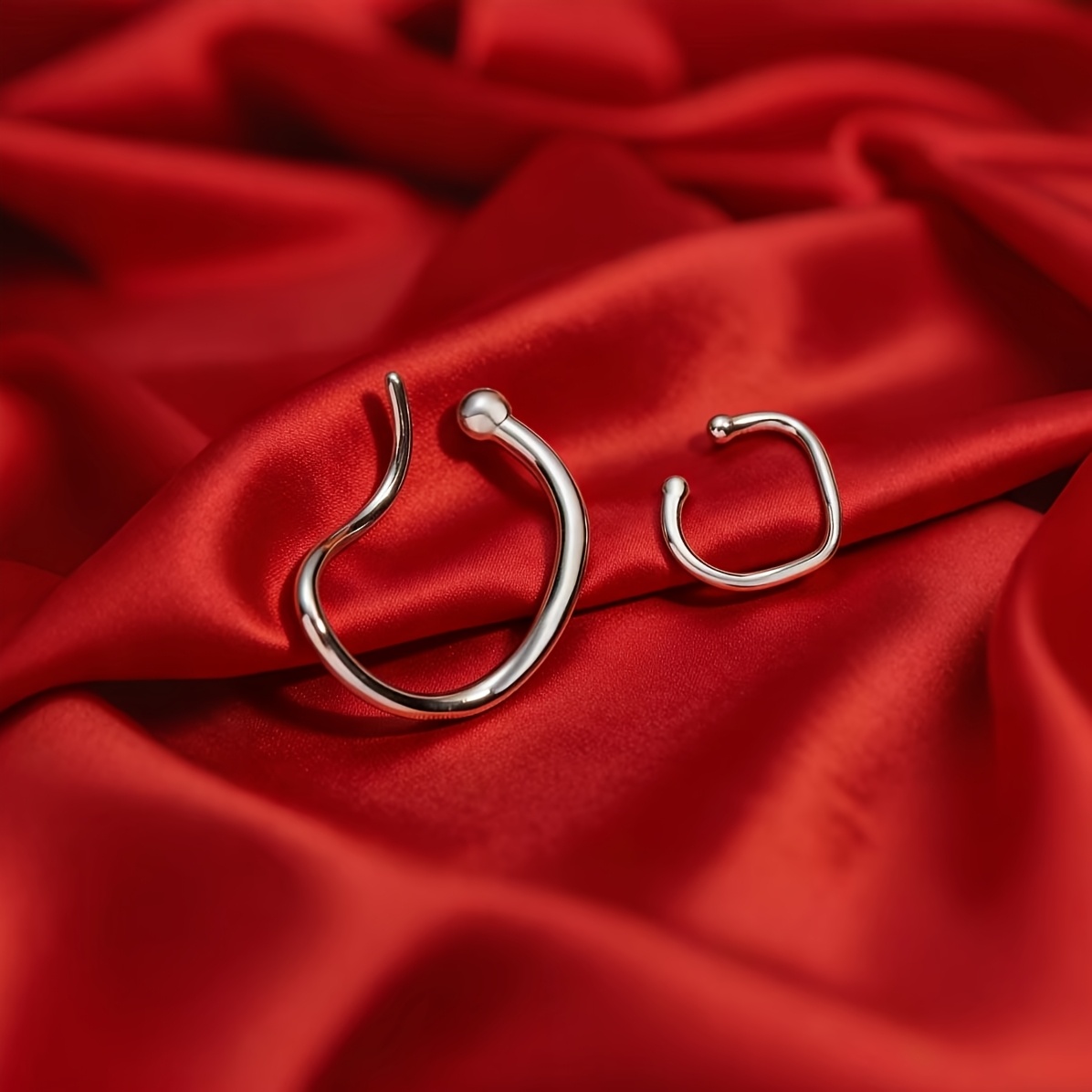 Women's 2pcs Single-Ear Minimalist Asymmetrical Twisted Ear Clips